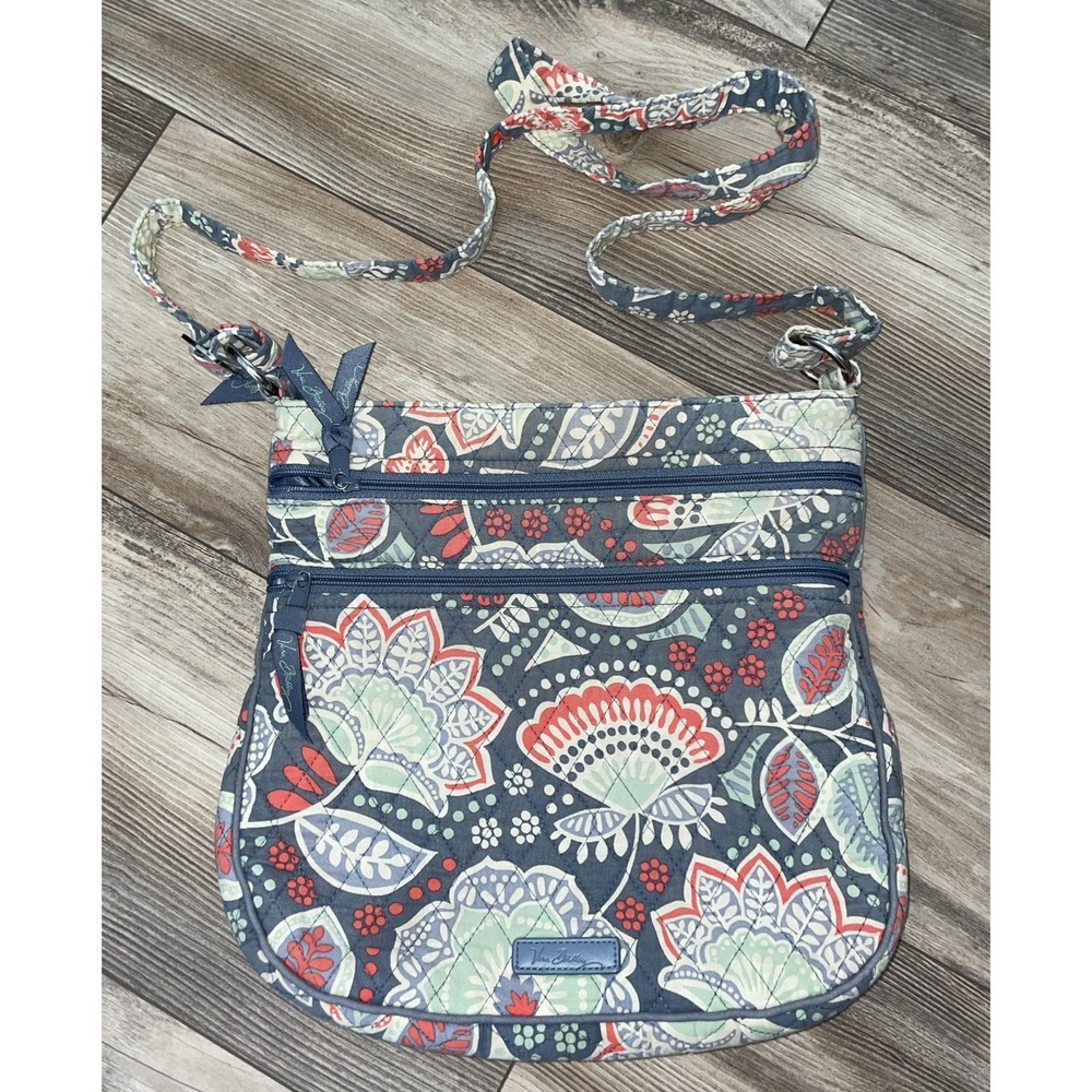 Vera Bradley Hipster‎ Crossbody Nomadic Floral Quilted EUC